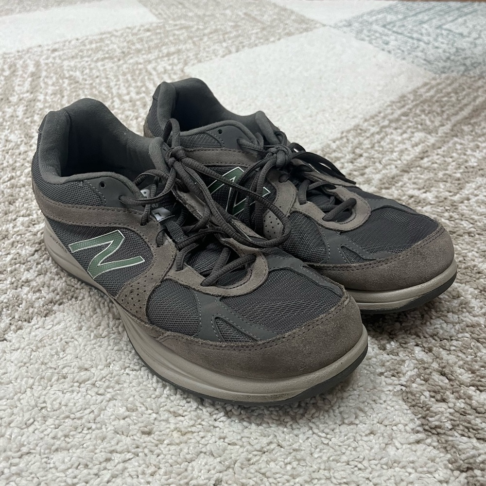 New Balance 877, Grey, Size 10